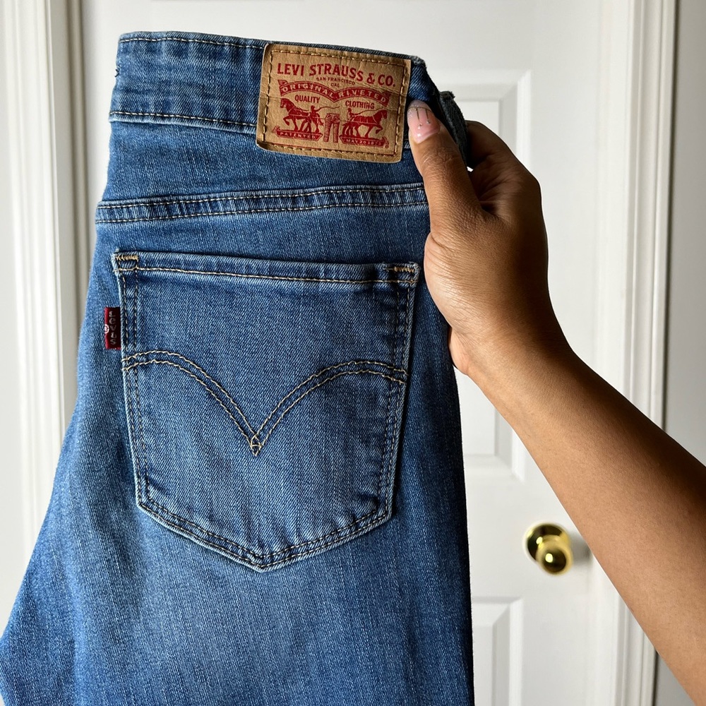 WOMENS LEVIS JEANS